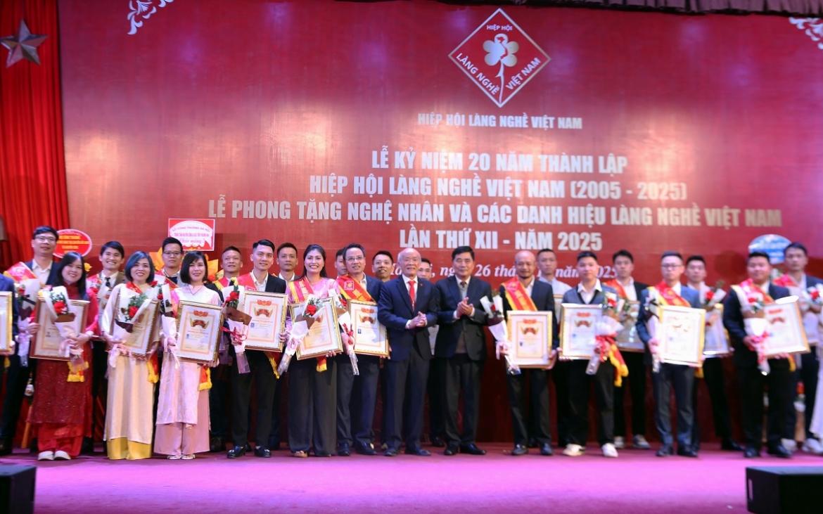 Vinh danh 153 nghệ nhân, tiếp sức bảo tồn làng nghề Việt